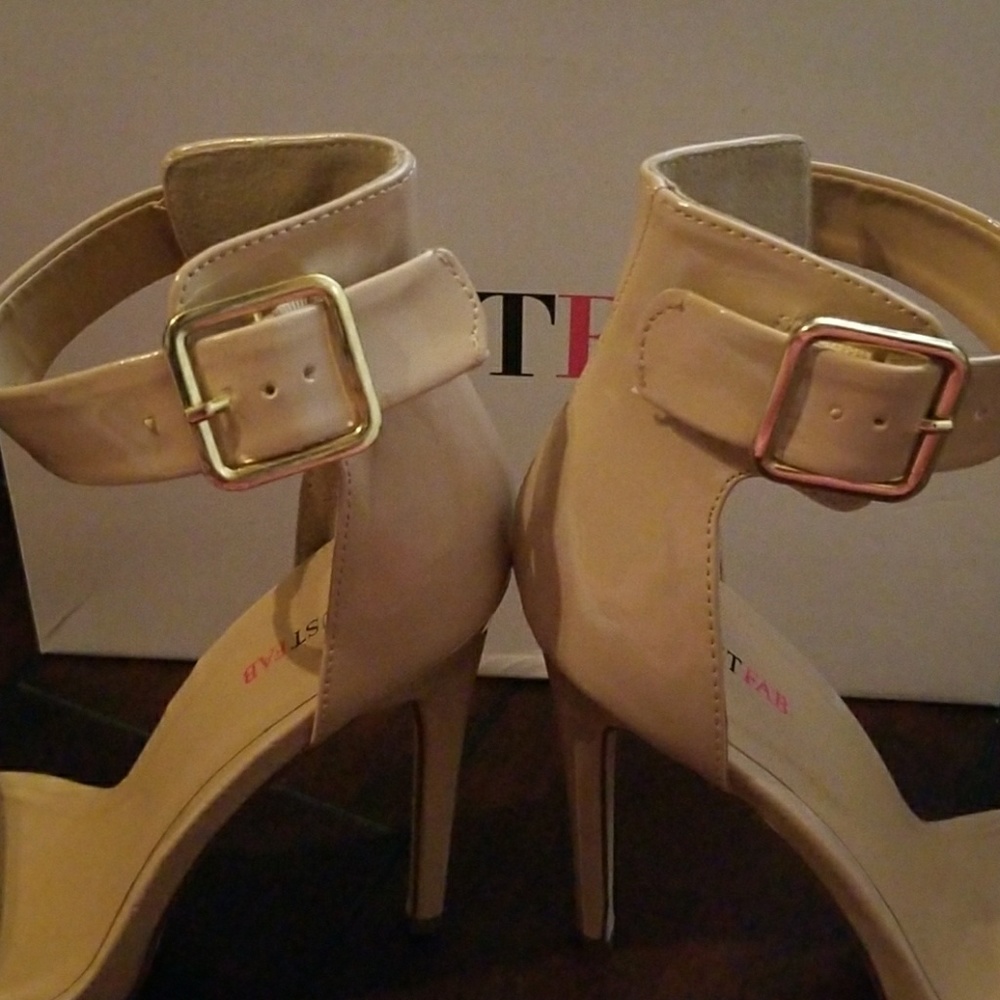 Heels - Picture 5 of 8
